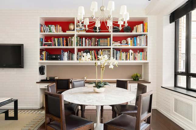 Image for article titled Look inside Scarlett Johansson and Colin Jost’s $13 million penthouse