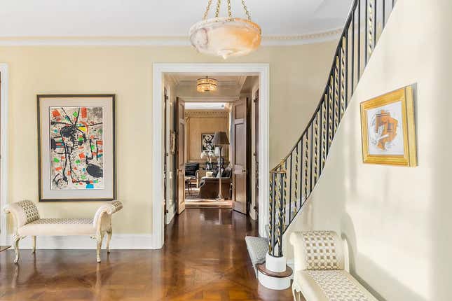 Image for article titled Look inside Scarlett Johansson and Colin Jost’s $13 million penthouse