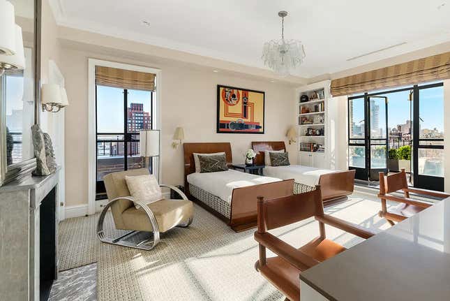 Image for article titled Look inside Scarlett Johansson and Colin Jost’s $13 million penthouse