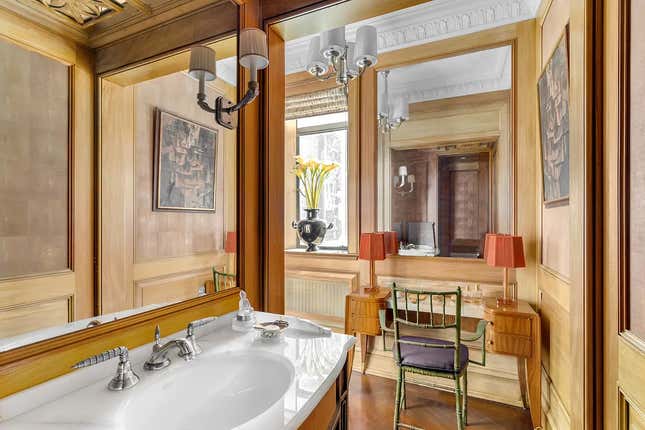 Image for article titled Look inside Scarlett Johansson and Colin Jost’s $13 million penthouse