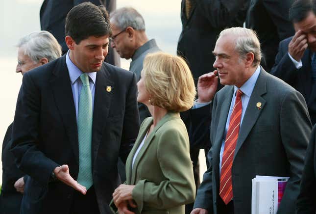 Kevin Warsh, left.