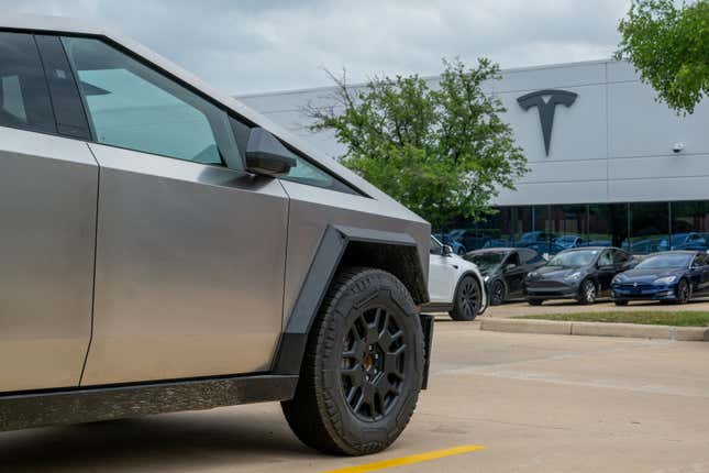 Image for article titled Tesla short-sellers are feasting on the stock plunge