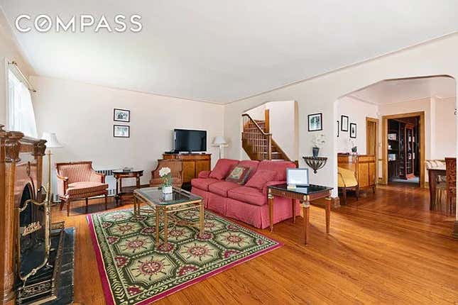 Image for article titled Trump&#39;s childhood home sells for a 61% loss — feral cats not included